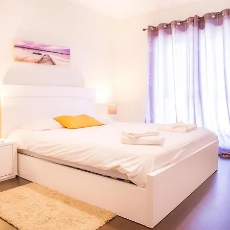 Luxury 2 Bed Near Marina Apartment *