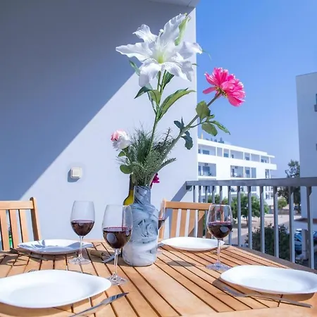 Luxury 2 Bed Near Marina Apartment *