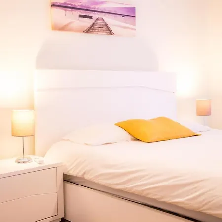 Apartment Luxury 2 Bed Near Marina *